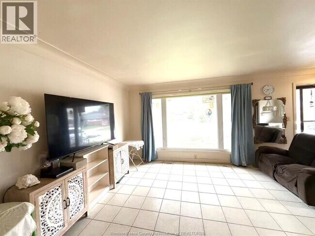 3863 Longfellow Ave in Windsor, ON - Building Photo - Building Photo