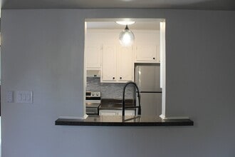 Canterbury Townhomes in Hopewell, VA - Foto de edificio - Building Photo
