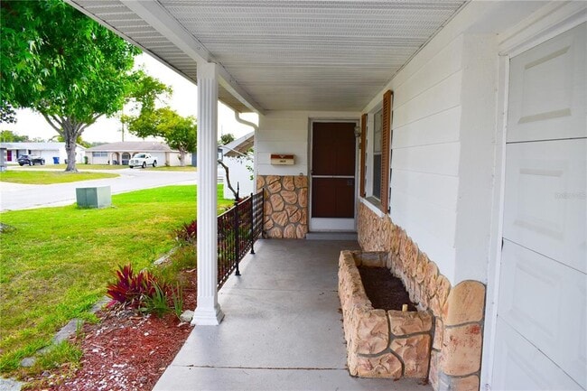 7435 Hollyridge Dr in New Port Richey, FL - Foto de edificio - Building Photo