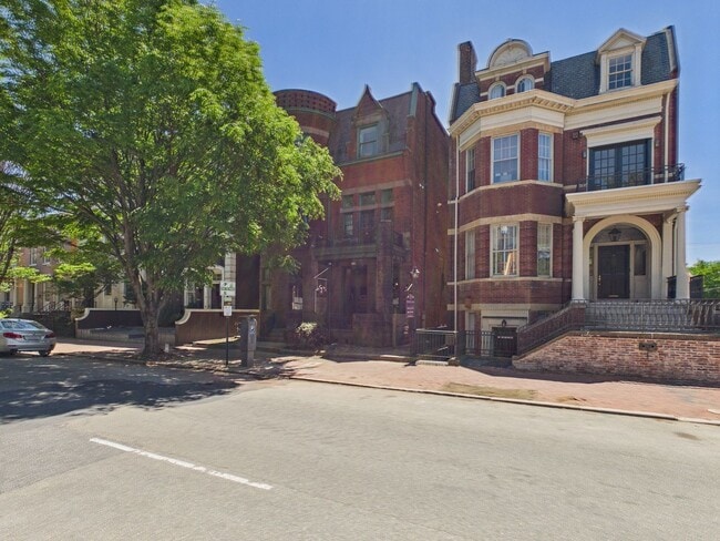 property at 7 E Franklin St