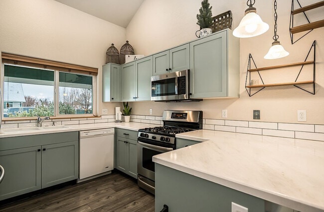 438 NW 19th St, Unit Unit 54 in Redmond, OR - Building Photo - Building Photo