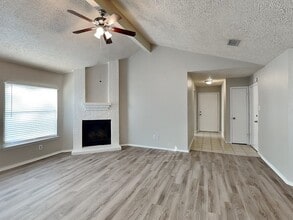 9326 Golden Sunshine Dr in Houston, TX - Building Photo - Building Photo