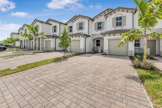 12577 NW 23rd Pl in Miami Shores, FL - Building Photo - Building Photo