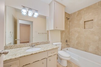 2510 Twisted Oaks Dr in Bryan, TX - Building Photo - Building Photo