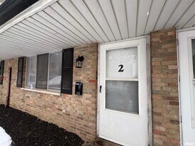 760 E Shore Dr in Pekin, IL - Building Photo