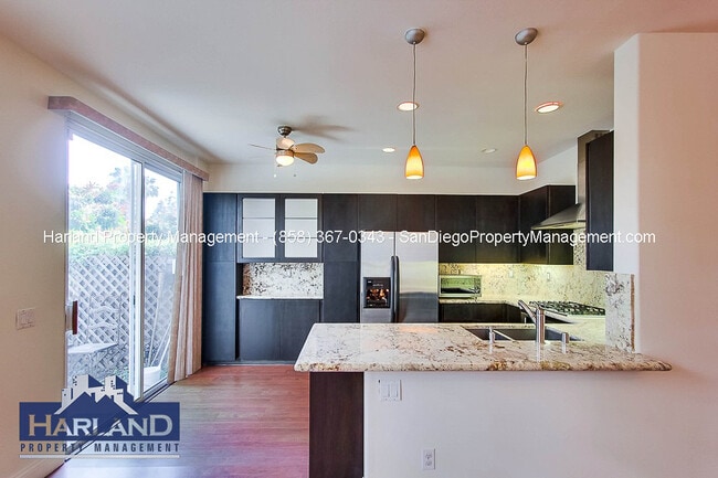 5540 Renaissance Ave in San Diego, CA - Building Photo - Building Photo