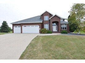 3516 Westmoor Cir in Moorhead, MN - Building Photo