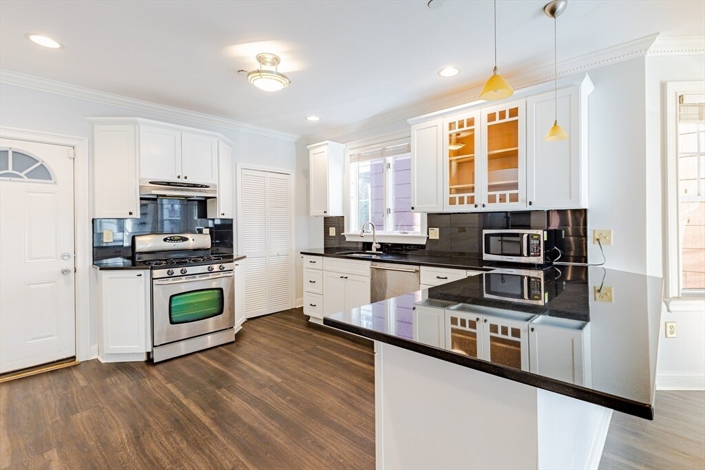 68 Line St, Unit 1 in Somerville, MA - Foto de edificio