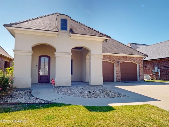 property at 405 Dunvegan Ct