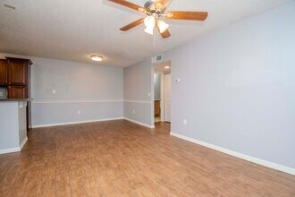 214 Lake Parsons Green in Brandon, FL - Building Photo - Building Photo