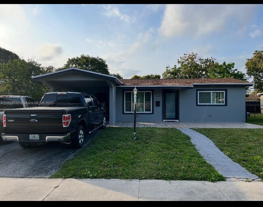 4183 NW 47th Terrace in Lauderdale Lakes, FL - Building Photo
