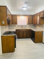 305 S 5th St in Noble, OK - Building Photo