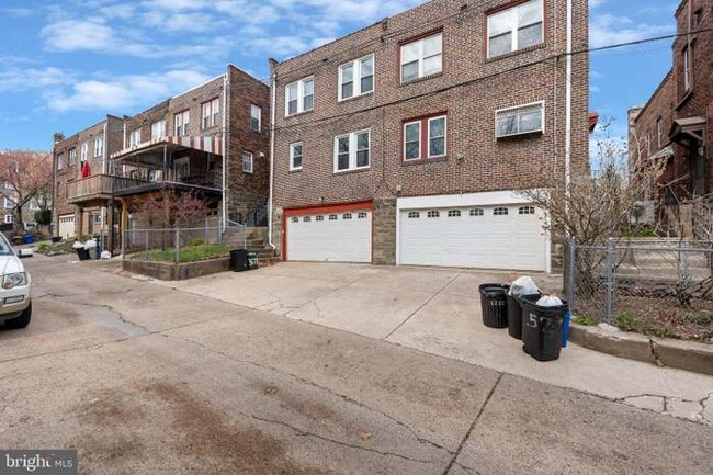 5734 Woodbine Ave in Philadelphia, PA - Building Photo - Building Photo
