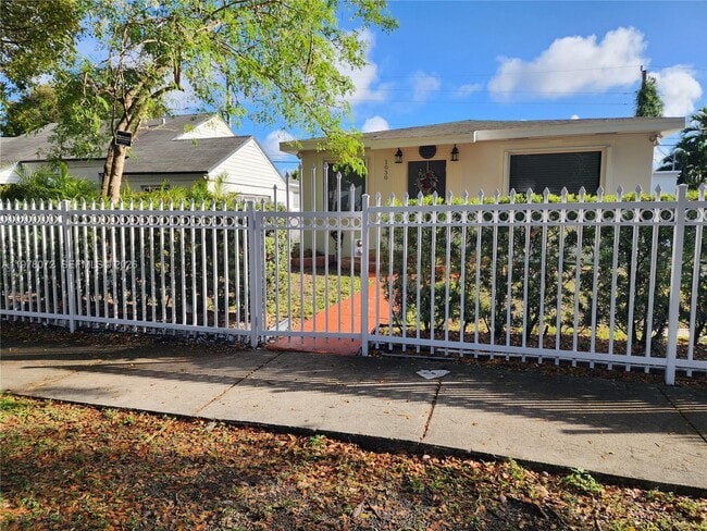 1030 NW 48th St in Miami, FL - Building Photo - Building Photo