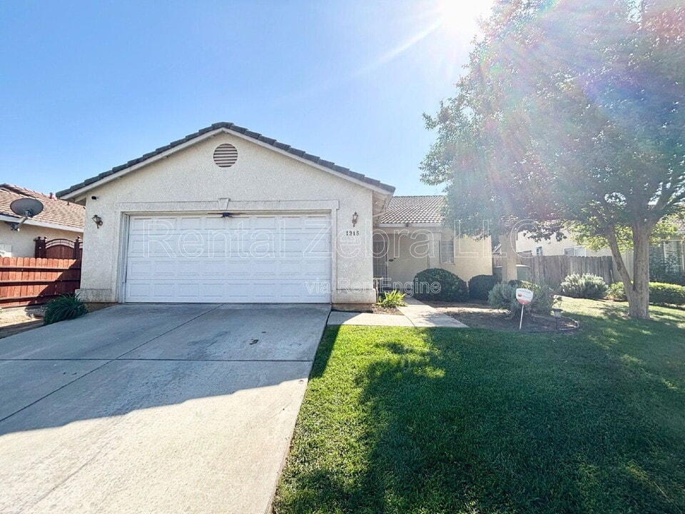 1916 Harnisch Dr in Merced, CA - Building Photo