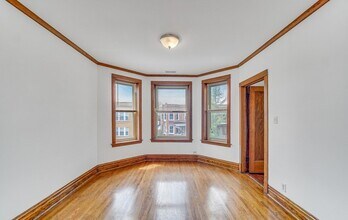 3615 N Oakley Ave, Unit 2 in Chicago, IL - Building Photo - Building Photo