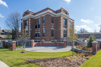 King George School Lofts in Newmarket, ON - Building Photo - Building Photo