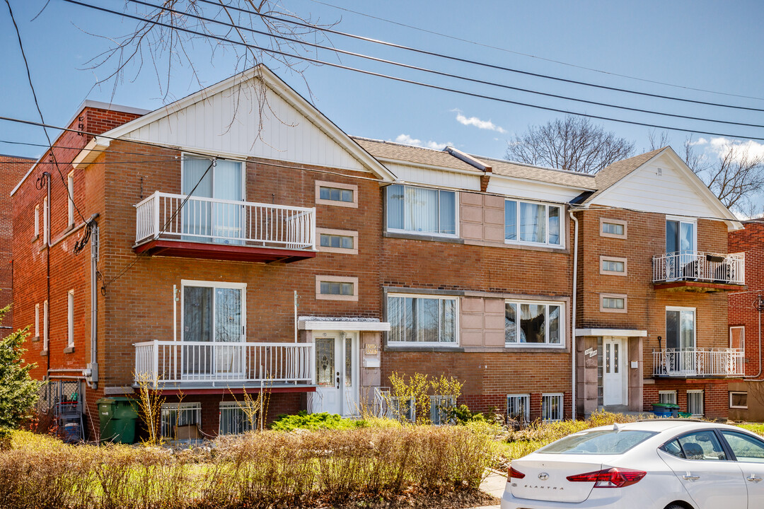 3500 De Kent Av in Montréal, QC - Building Photo