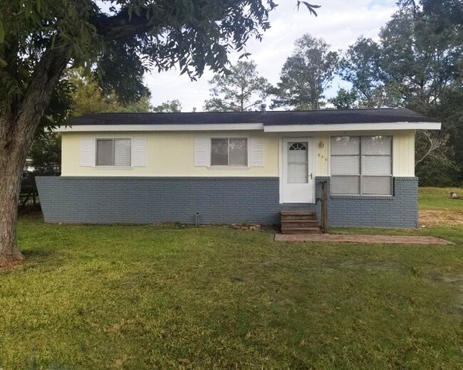 property at 650 S E RR Ave
