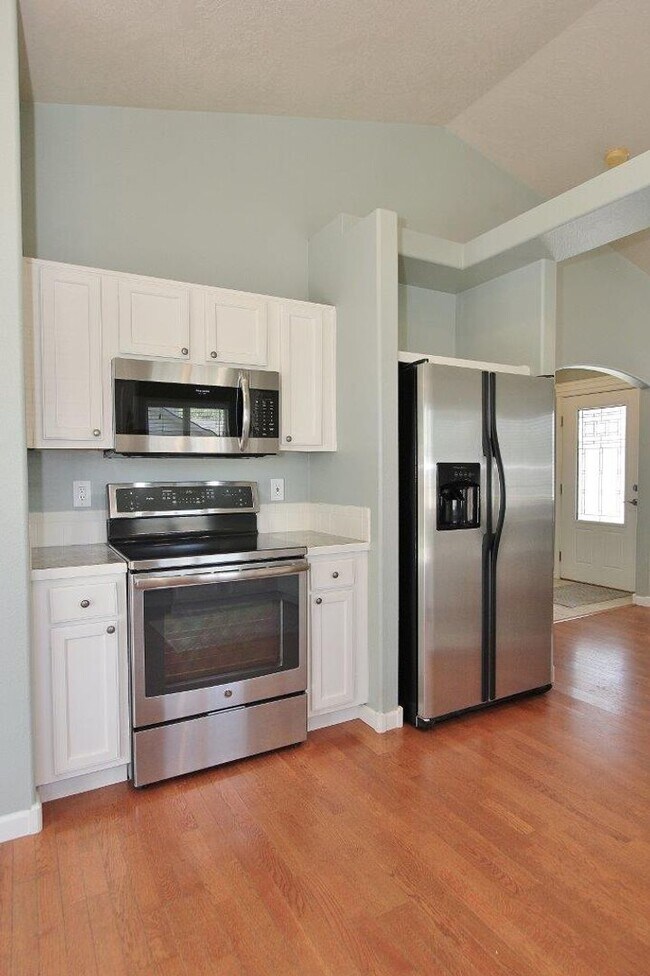 property at 1854 W Mulhuland Ct