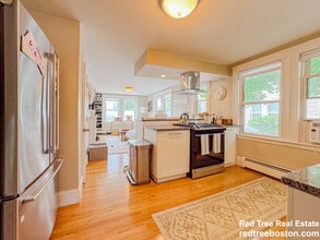 21 Town Hill St in Quincy, MA - Foto de edificio - Building Photo