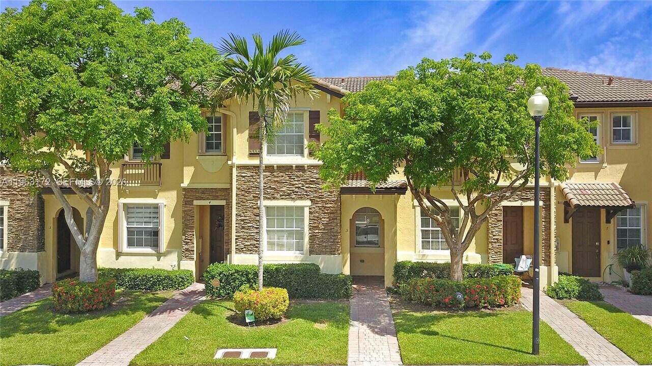 9353 SW 227th St in Cutler Bay, FL - Building Photo