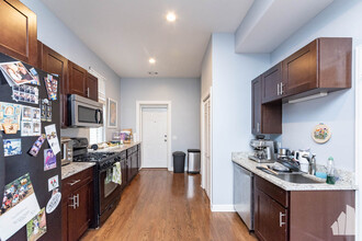 2335 W Moffat St, Unit 2 in Chicago, IL - Foto de edificio - Building Photo