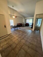 2510 W MacArthur Blvd, Unit P in Santa Ana, CA - Building Photo - Building Photo