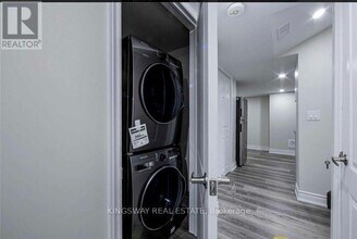 29 Burnstown Cir in Brampton, ON - Building Photo - Building Photo