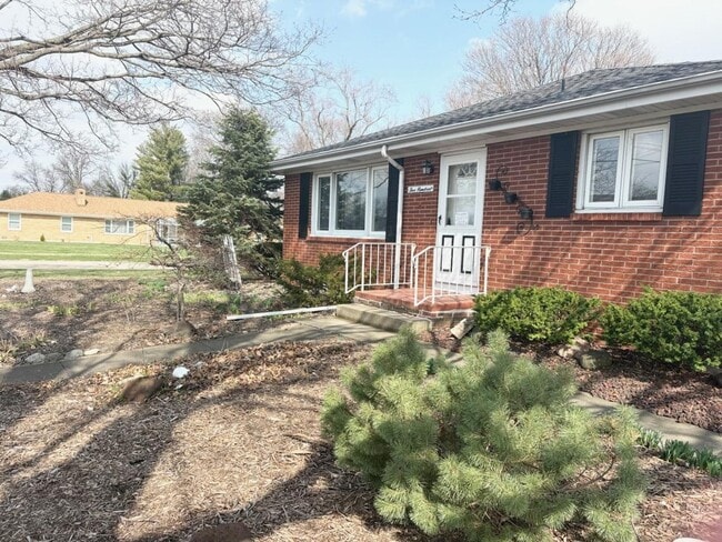 property at 2801 Grandview Dr