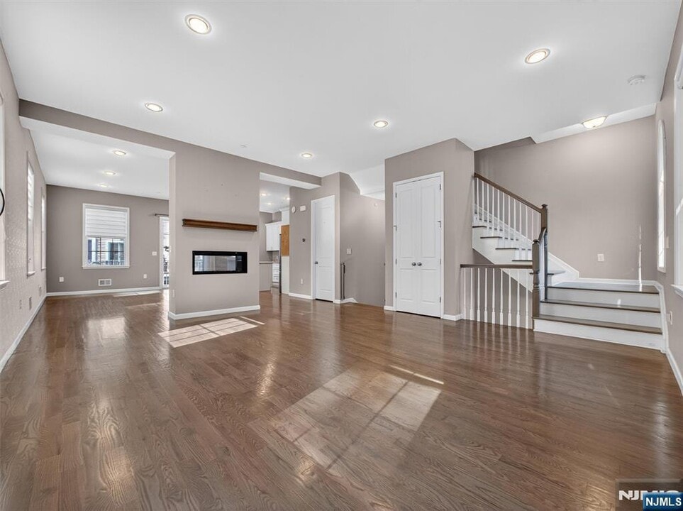 26 Roosevelt Dr in Wood Ridge, NJ - Building Photo
