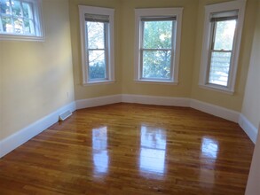 33 Lewis St, Unit 1 in Somerville, MA - Building Photo - Building Photo