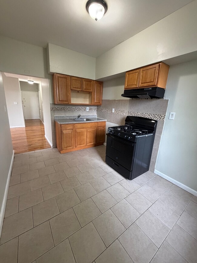 246 Roseville Ave, Unit 3D