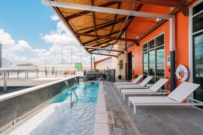 210 W Peden Alley in San Antonio, TX - Building Photo - Building Photo