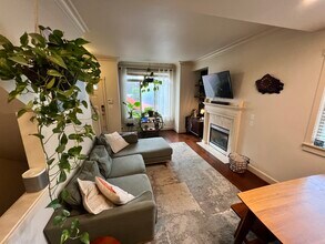 3816 Winslow Pl N in Seattle, WA - Foto de edificio - Building Photo