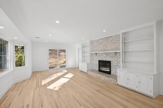 471A Woodbury Rd in Cold Spring Harbor, NY - Building Photo - Building Photo