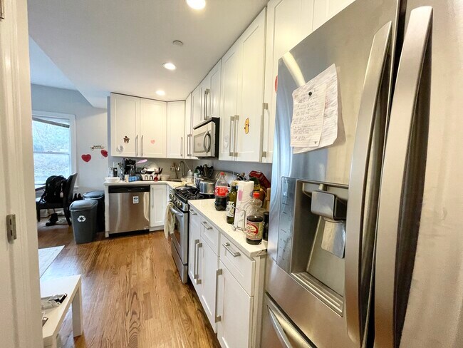 800 Parker St, Unit 1 in Boston, MA - Building Photo - Building Photo