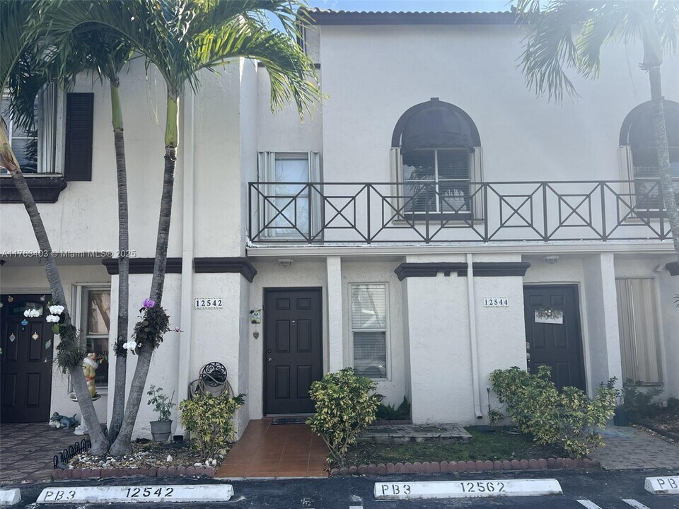 12542 NW 11th Ln in Miami, FL - Building Photo