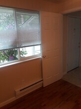 17426 8th Ave E in Spanaway, WA - Foto de edificio - Building Photo