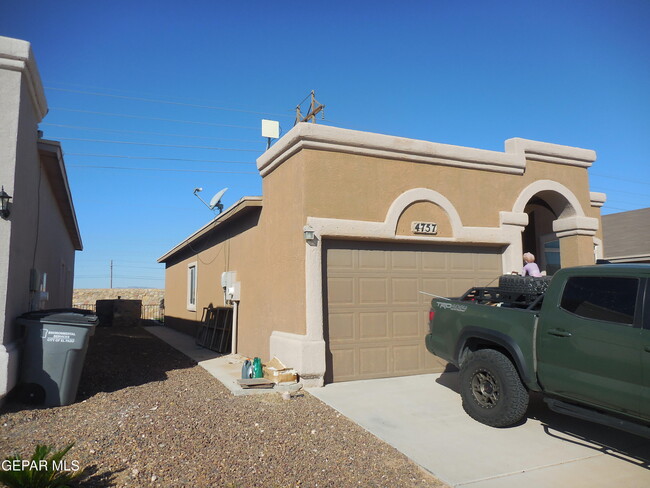 4757 Kiko A Fierro Dr in El Paso, TX - Building Photo - Building Photo