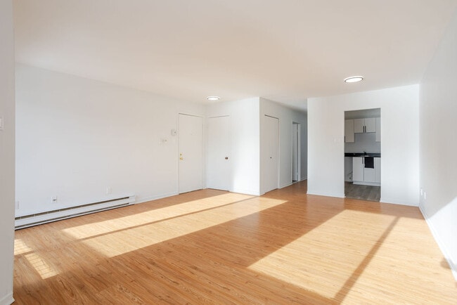 25-35 Du Richelieu Ch in Mcmasterville, QC - Building Photo - Building Photo