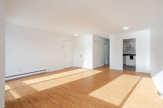 25-35 Du Richelieu Ch in Mcmasterville, QC - Building Photo - Building Photo