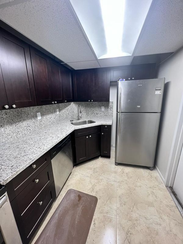 property at 3115 Oakland Shores Dr