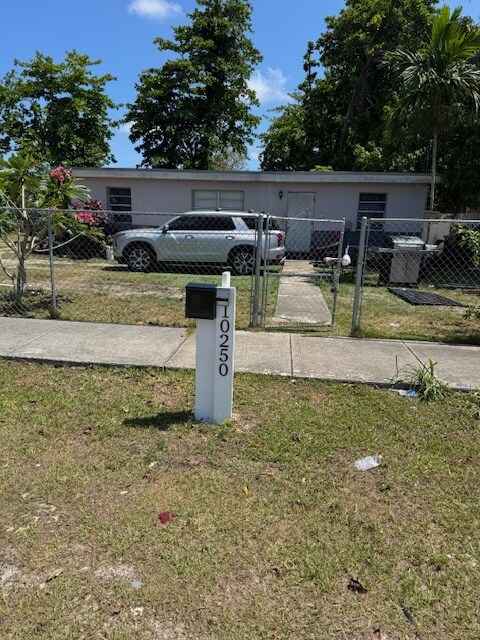 10250 SW 177th St in Miami, FL - Building Photo