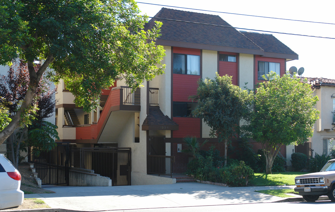 1324 E Wilson Ave in Glendale, CA - Building Photo