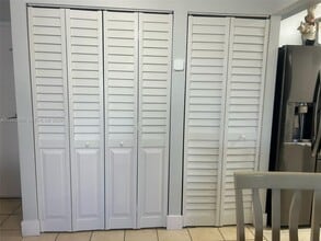 8261 NW 8th St in Miami, FL - Building Photo - Building Photo