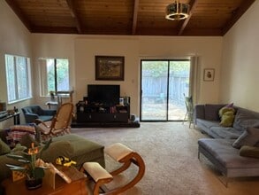 5050 Glide Dr in Davis, CA - Building Photo - Building Photo