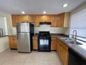 4850 SW 63rd Ter, Unit #122 in Davie, FL - Foto de edificio - Building Photo