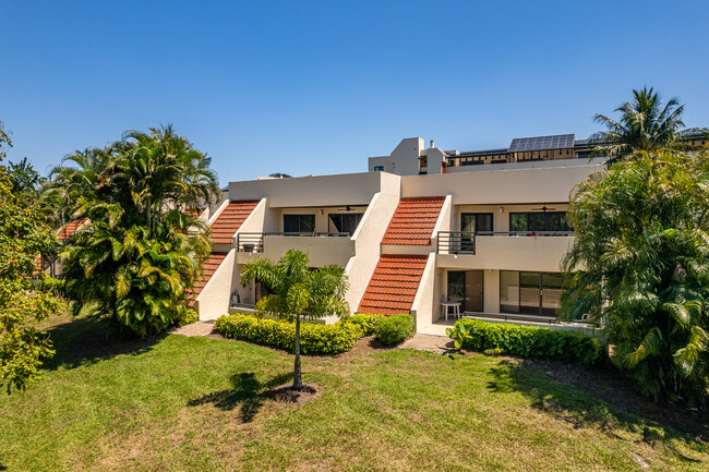 Hyde Park at Pelican Bay in Naples, FL - Foto de edificio - Building Photo