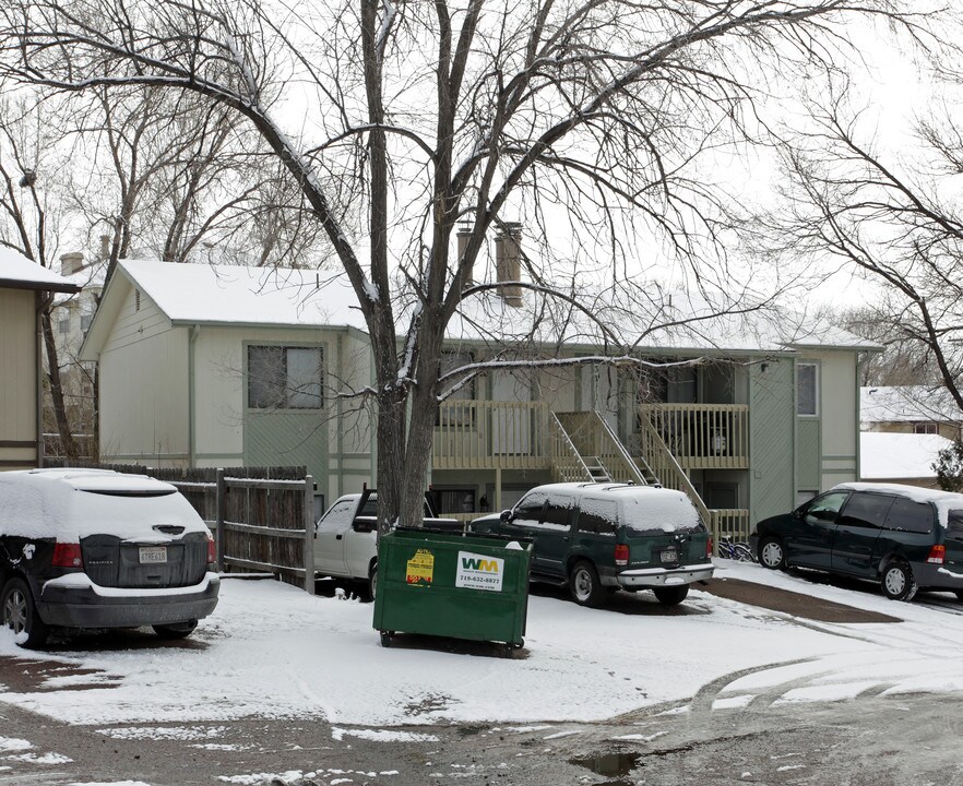 831 Bennett Ave in Colorado Springs, CO - Foto de edificio